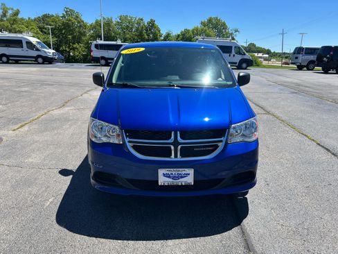 Used 2019 Dodge Grand Caravan SE w/ UConnect Hands-Free Group FWD image 8