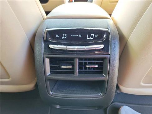 Used 2017 Cadillac XT5 Luxury w/ Driver Awareness Package FWD image 18