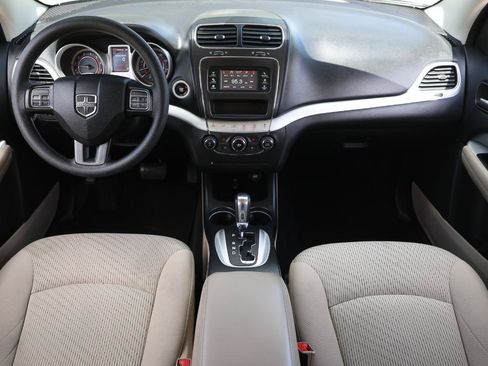 Used 2017 Dodge Journey SXT w/ Comfort/Convenience Group FWD image 2