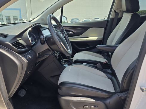 Used 2020 Buick Encore Preferred FWD image 15