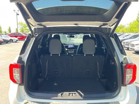Used 2023 Ford Explorer ST-Line w/ Class IV Trailer Tow Package AWD/4WD image 9