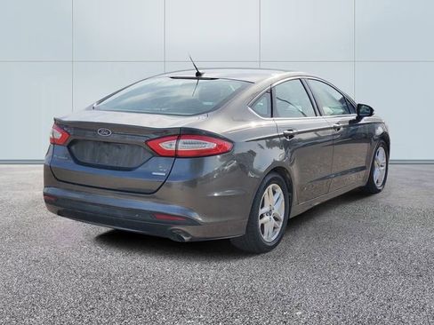 Used 2016 Ford Fusion SE FWD image 4