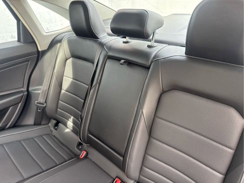 Used 2022 Volkswagen Jetta SE w/ Panoramic Sunroof Package image 36