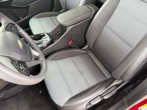 Used 2025 Chevrolet Trax LT FWD image 35