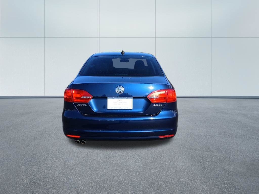 Used 2012 Volkswagen Jetta SE FWD image 4