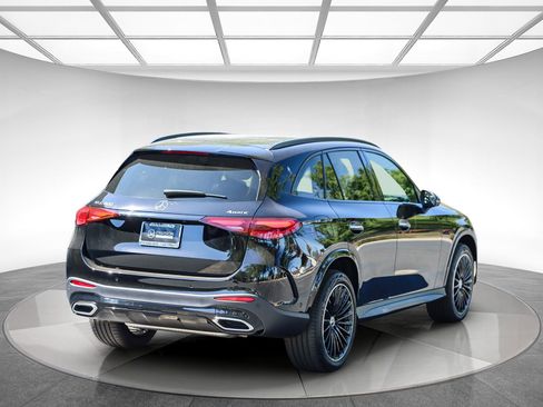 Used 2024 Mercedes-Benz GLC 300 4MATIC image 4