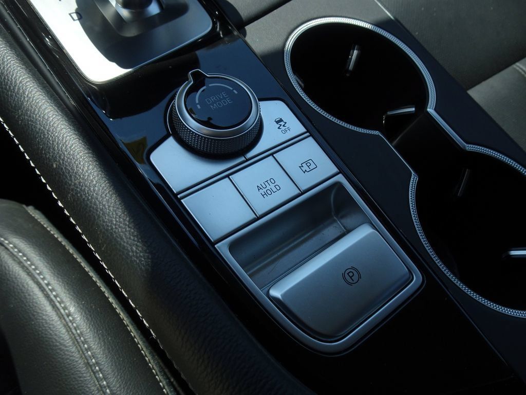 Used 2022 Genesis G70 2.0T AWD/4WD image 18