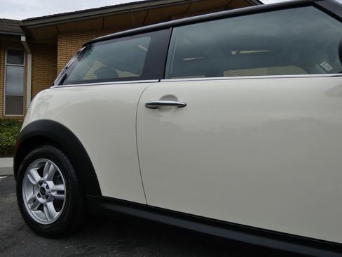 Used 2013 MINI Cooper Hardtop image 6