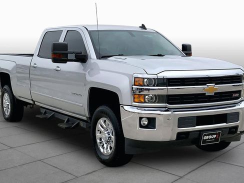 Used 2016 Chevrolet Silverado 3500 LT w/ LT Convenience Package AWD/4WD image 3
