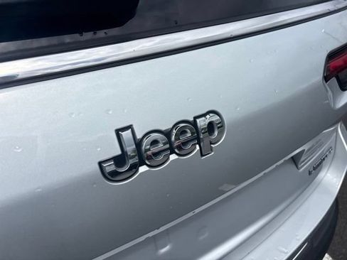 Used 2023 Jeep Grand Cherokee L Limited AWD/4WD image 13