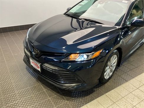 Used 2020 Toyota Camry LE image 8