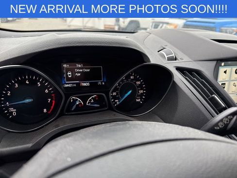 Used 2018 Ford Escape SE w/ SE Sync 3 Package AWD/4WD image 12