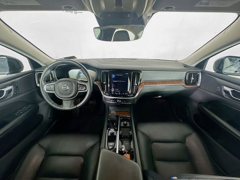 Used 2022 Volvo S60 B5 Momentum image 10