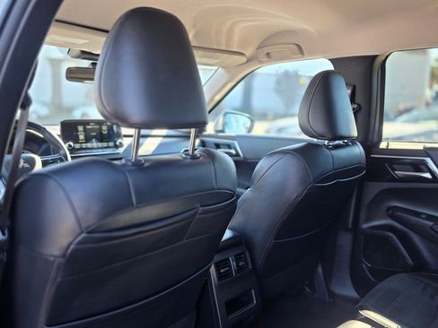 Used 2024 Mitsubishi Outlander SE image 20