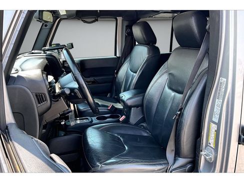 Used 2015 Jeep Wrangler Unlimited Sahara AWD/4WD image 33