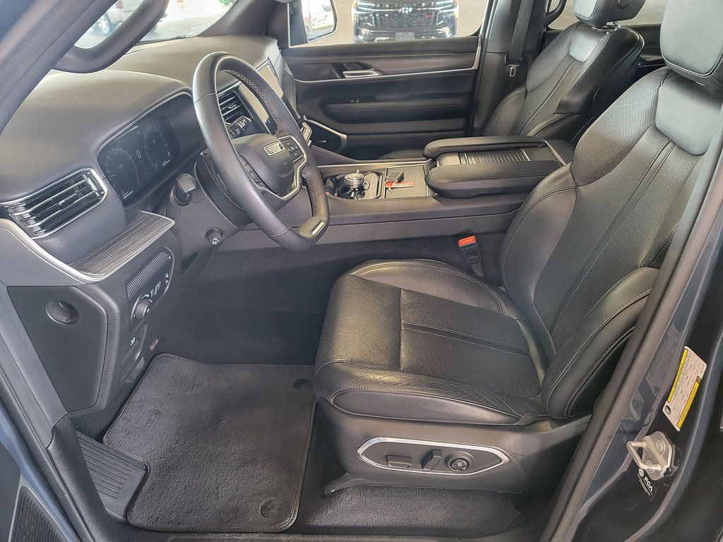 Used 2024 Jeep Wagoneer Series III AWD/4WD image 2