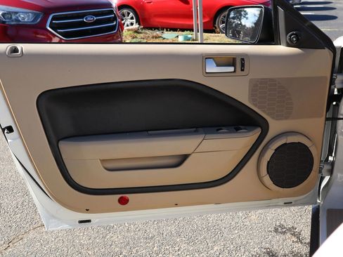 Used 2006 Ford Mustang Convertible image 7