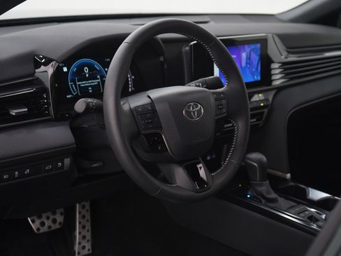 Used 2025 Toyota Camry SE image 21