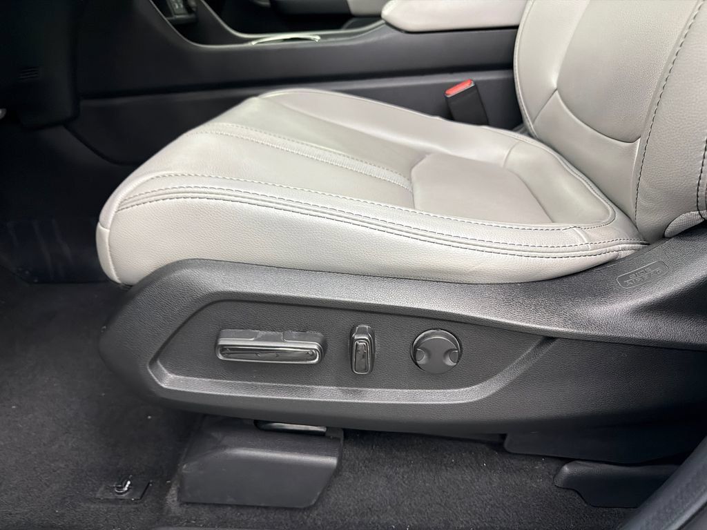 Used 2025 Honda Pilot EX-L image 10