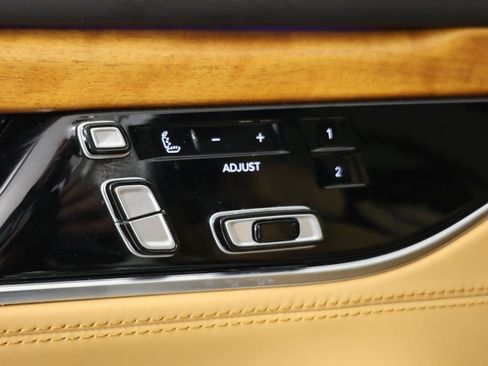 Used 2022 Jeep Grand Wagoneer Series III w/ Rear Seat Video Group 1 image 27