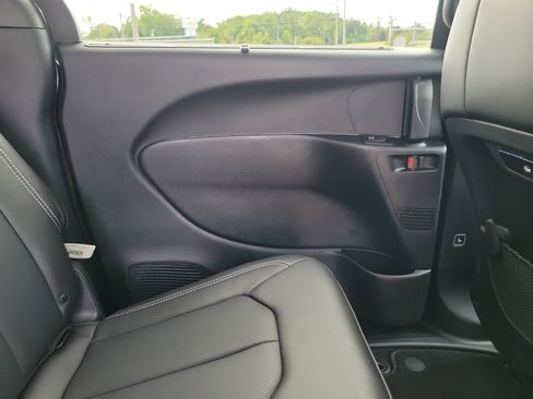 Used 2026 Chrysler Pacifica Select w/ S Appearance Package image 15