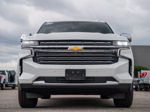 Used 2021 Chevrolet Suburban Premier w/ Premium Package RWD image 2
