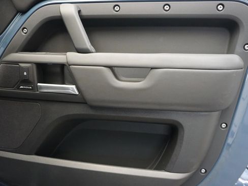 Used 2025 Land Rover Defender 110 S image 17