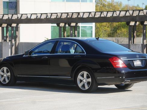 Used 2010 Mercedes-Benz S 550 4MATIC image 4