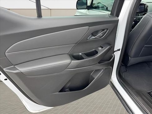Used 2023 Chevrolet Traverse LT FWD image 14