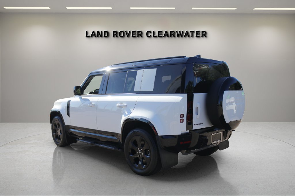 Used 2025 Land Rover Defender 110 X-Dynamic SE AWD/4WD image 3