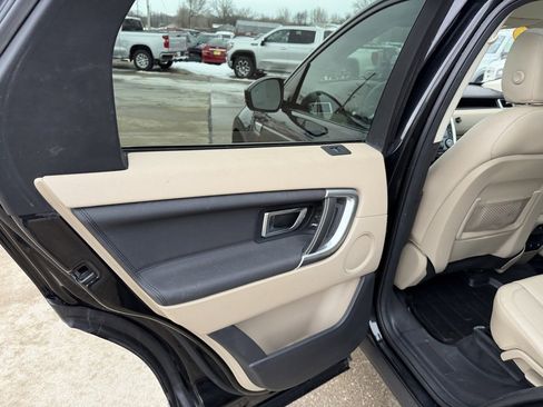 Used 2017 Land Rover Discovery Sport HSE image 13