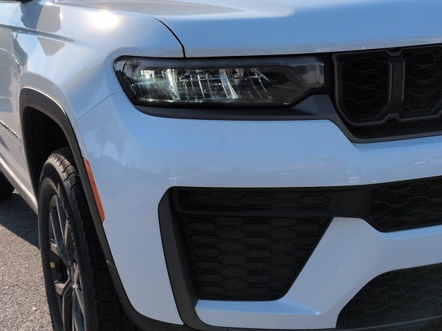 New 2027 Jeep Grand Cherokee Altitude RWD image 9