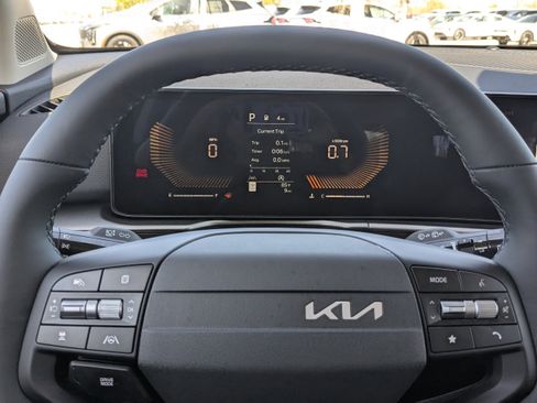 New 2026 Kia Sportage LX FWD image 32