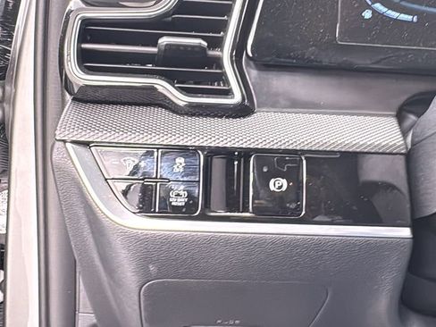 Used 2024 Kia Sportage LX image 31