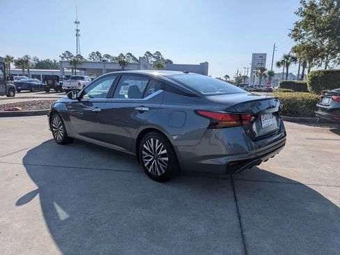 Used 2024 Nissan Altima 2.5 SV FWD image 5