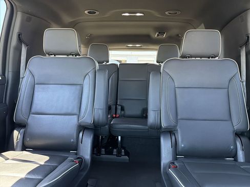 Used 2021 Chevrolet Suburban Premier AWD/4WD image 20