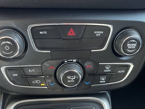 Used 2019 Jeep Compass Latitude AWD/4WD image 17