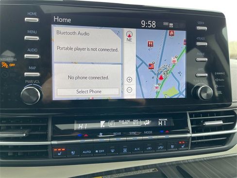 Used 2024 Toyota Sienna Platinum image 27