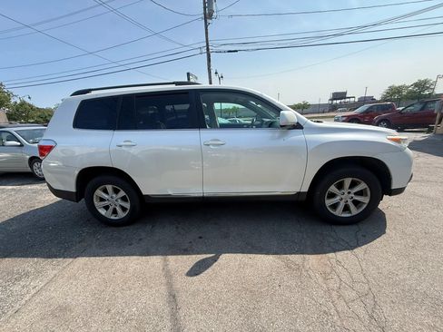 Used 2013 Toyota Highlander Plus AWD/4WD image 4