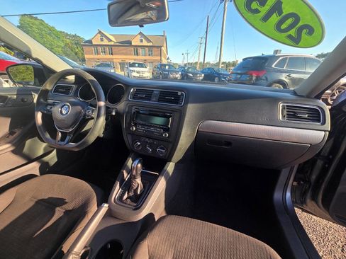 Used 2015 Volkswagen Jetta SE FWD image 36