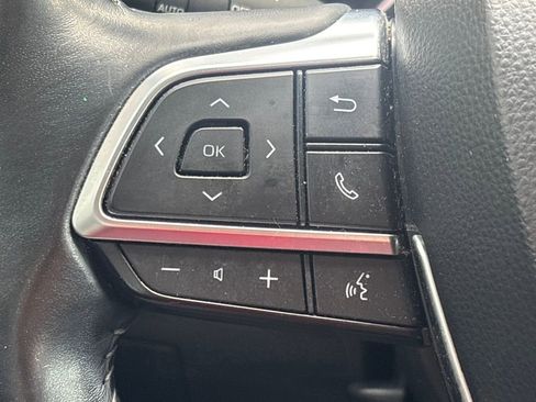 Used 2021 Toyota Highlander XLE image 21