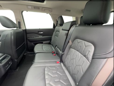 Used 2026 Nissan Pathfinder Platinum w/ Cargo Package FWD image 26