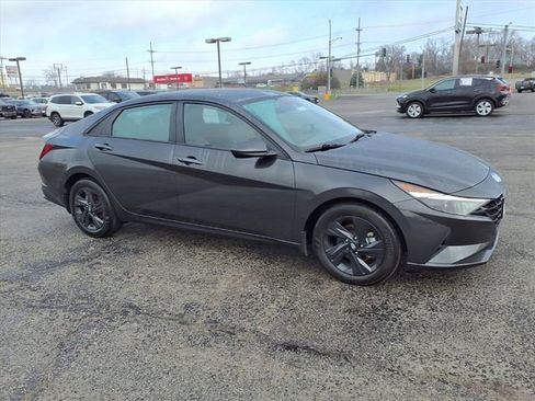 Used 2022 Hyundai Elantra SEL w/ Convenience Package image 8