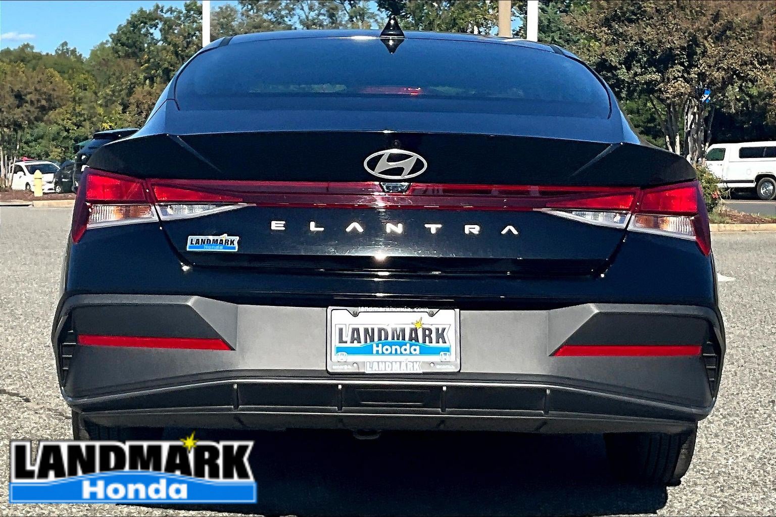 Used 2026 Hyundai Elantra SE FWD image 4
