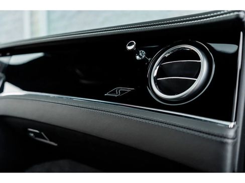 Used 2023 Bentley Continental GT V8 image 44