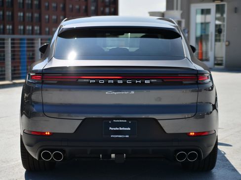 Used 2026 Porsche Cayenne S image 10