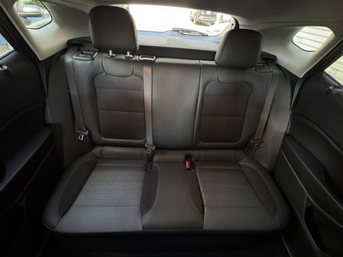 Used 2025 Chevrolet Trax LT image 38