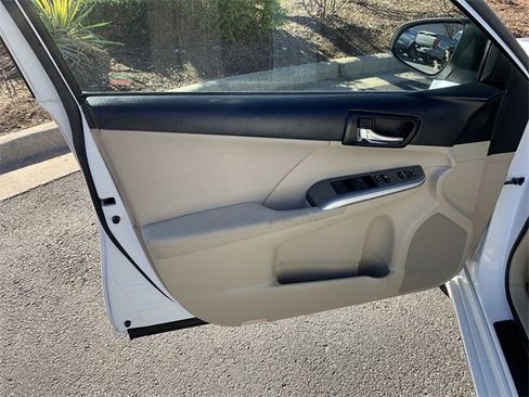 Used 2012 Toyota Camry XLE image 17