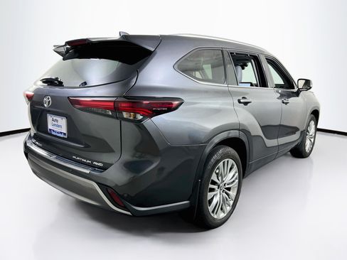 Used 2024 Toyota Highlander Platinum AWD/4WD image 5