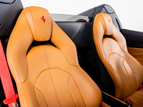 Used 2022 Ferrari F8 Tributo image 22